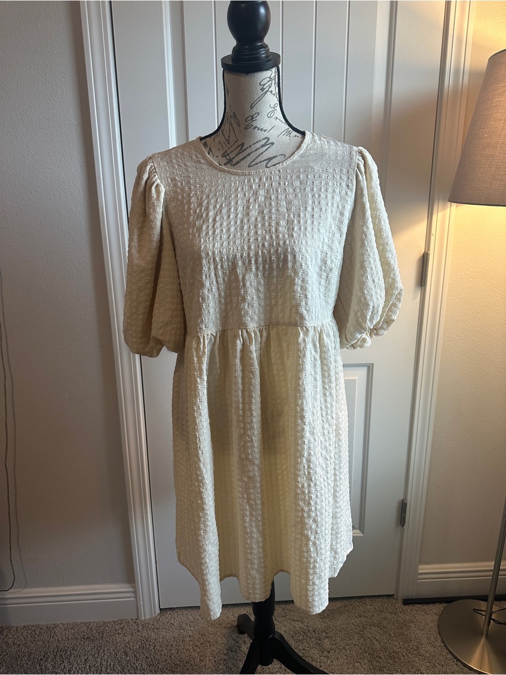 Seersucker Textured Puff-Sleeve Cream Dress